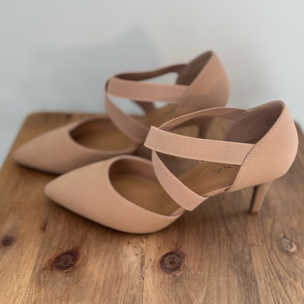 Solanz Heels NWOT